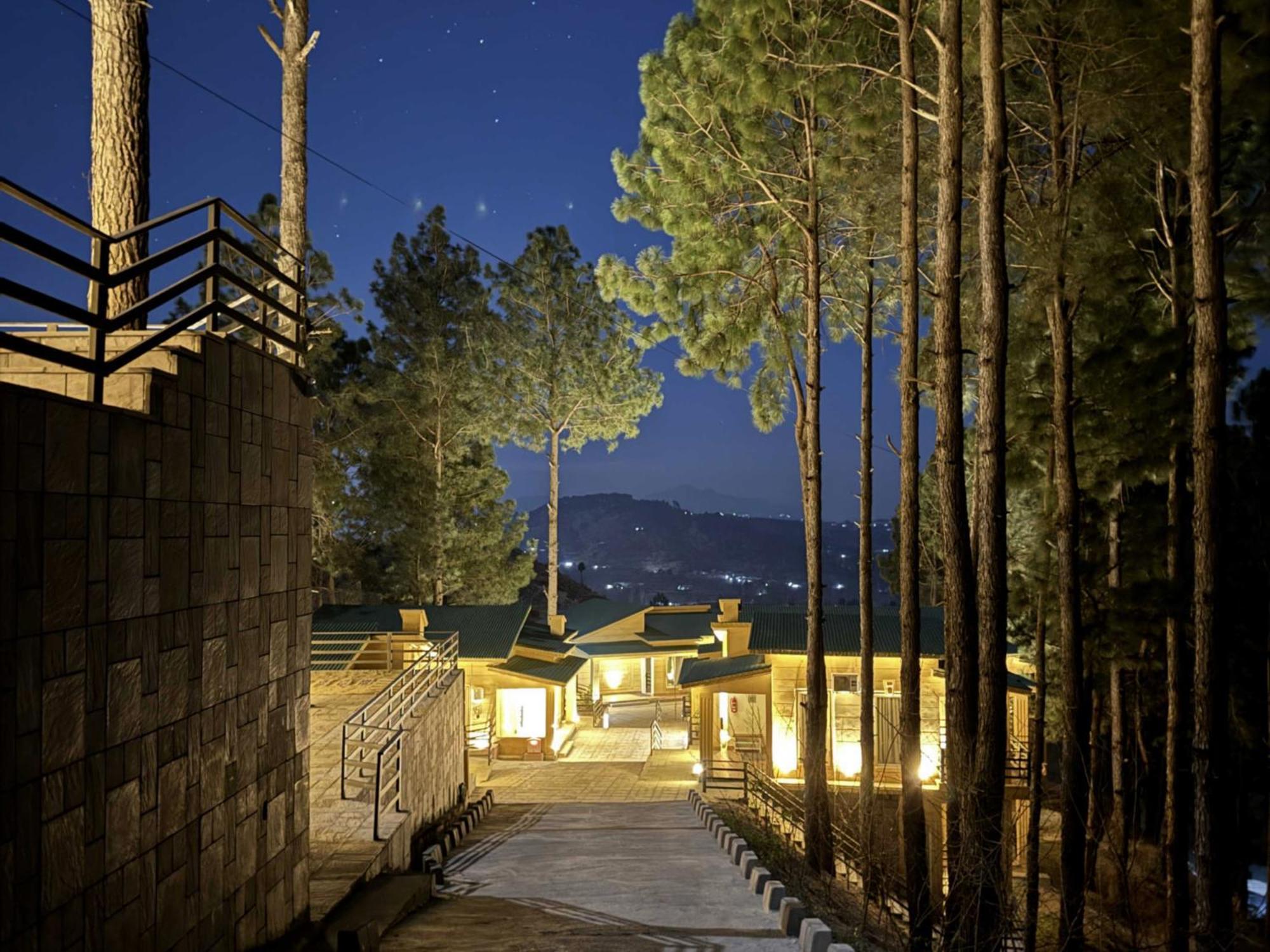 Hidden Hills Hotel & Resort Mansehra Exteriör bild