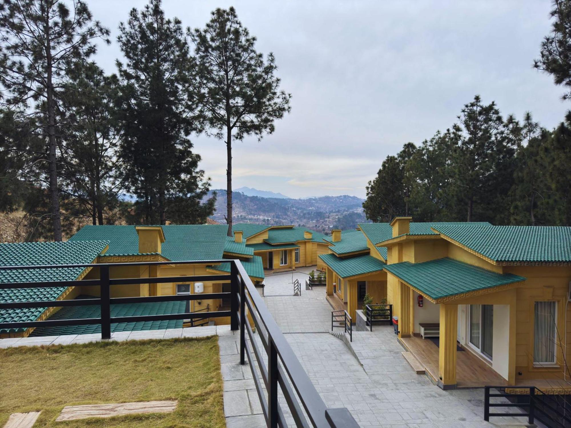 Hidden Hills Hotel & Resort Mansehra Exteriör bild