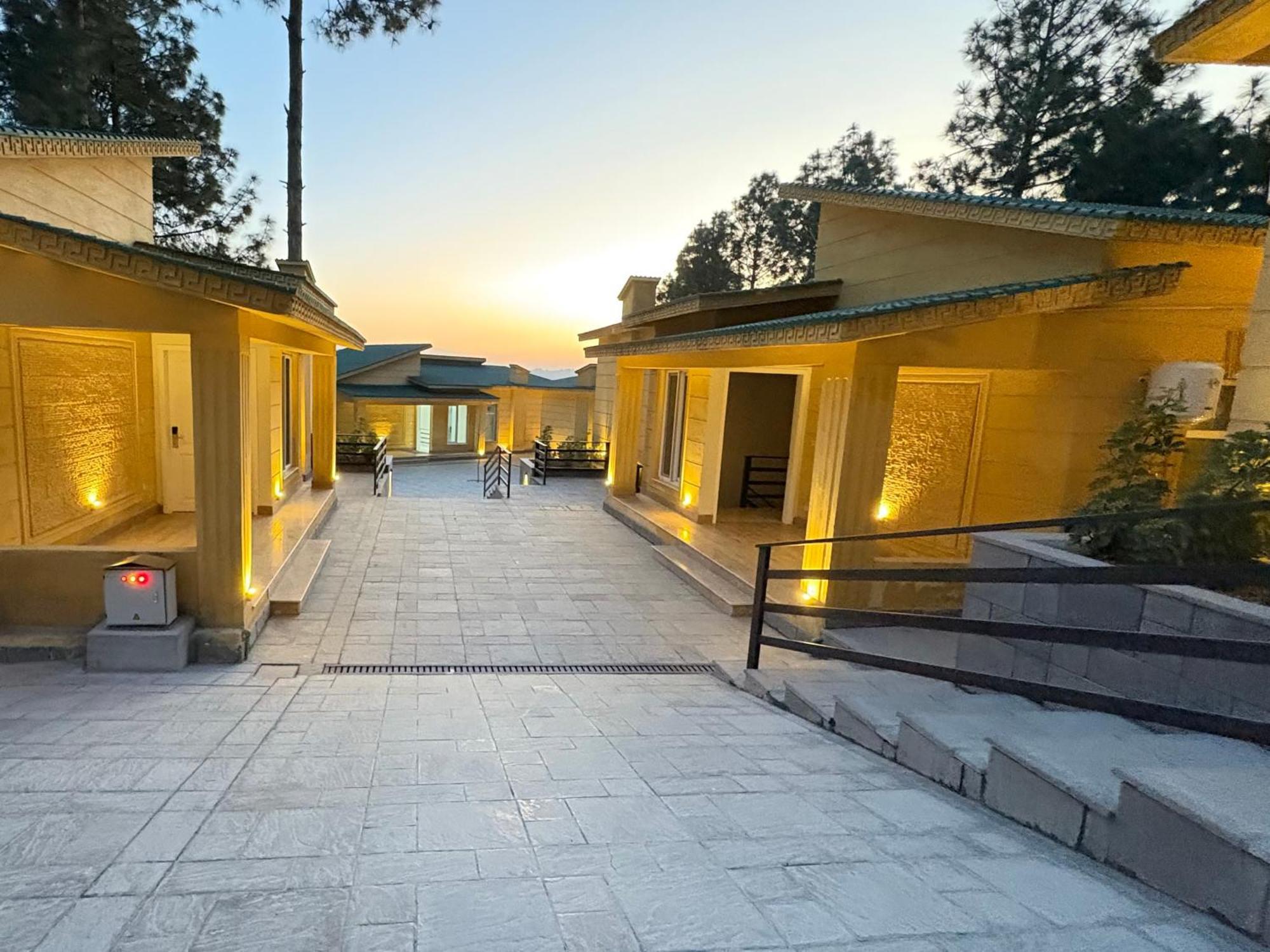 Hidden Hills Hotel & Resort Mansehra Exteriör bild