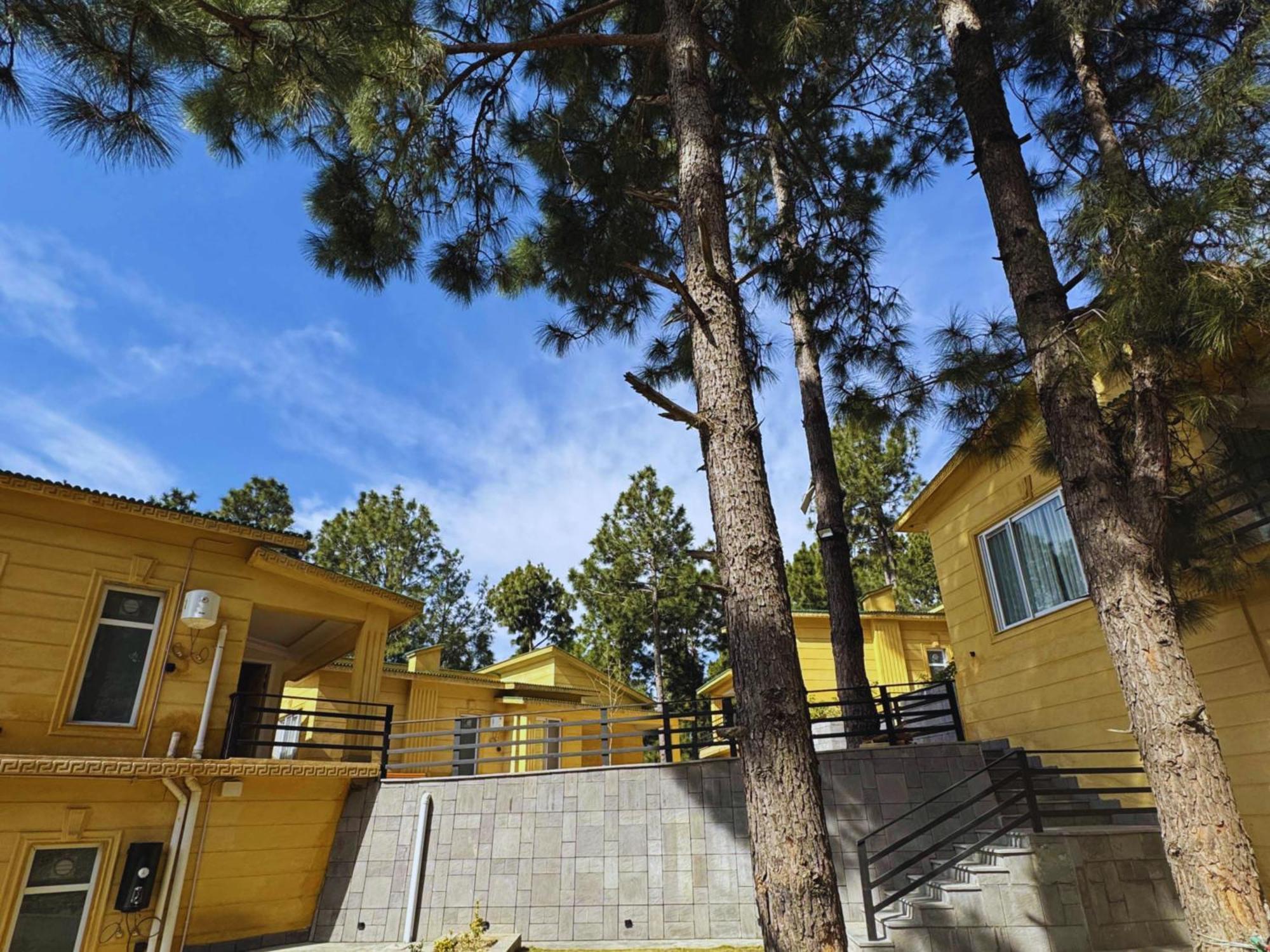 Hidden Hills Hotel & Resort Mansehra Exteriör bild