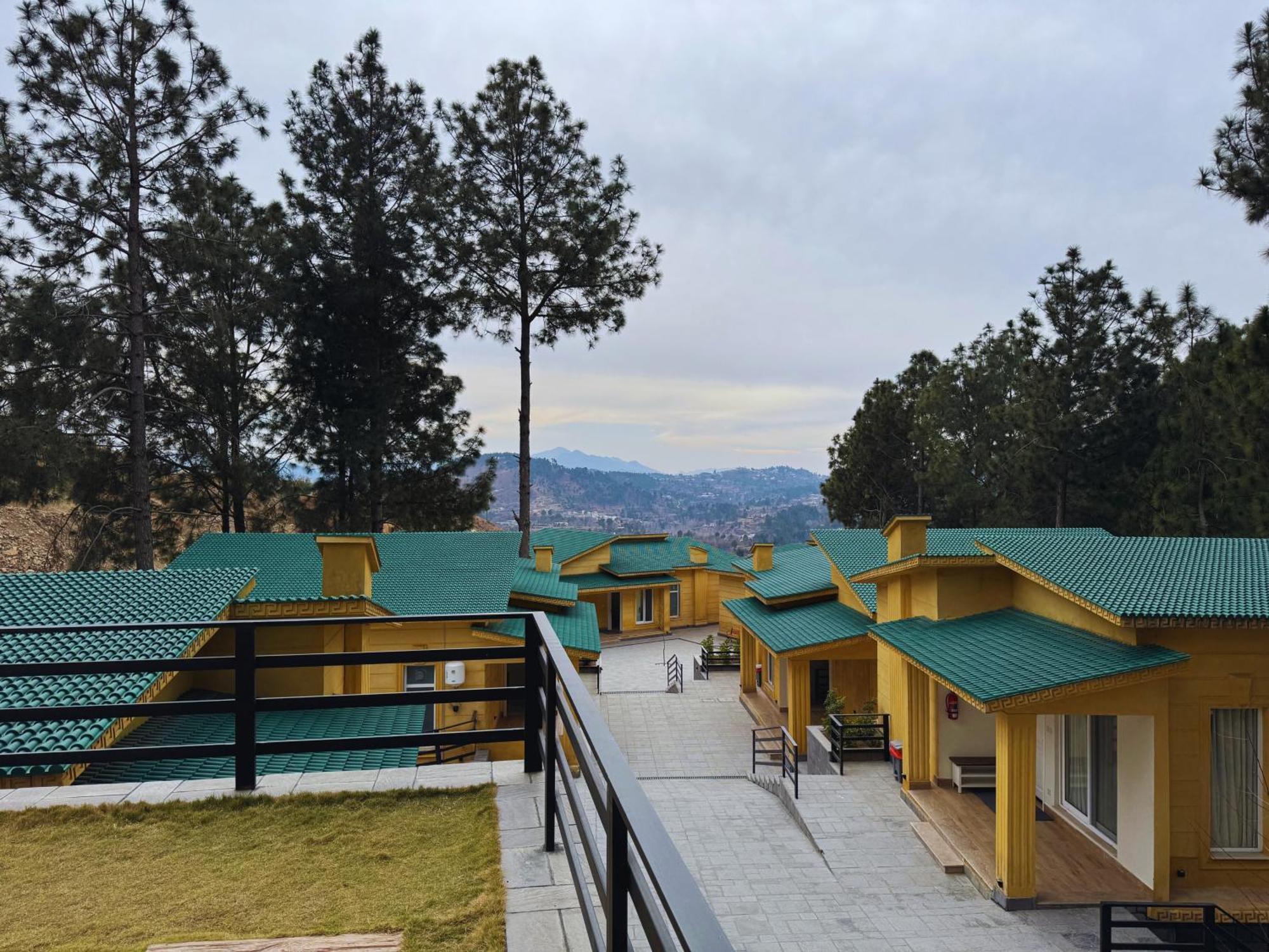 Hidden Hills Hotel & Resort Mansehra Exteriör bild
